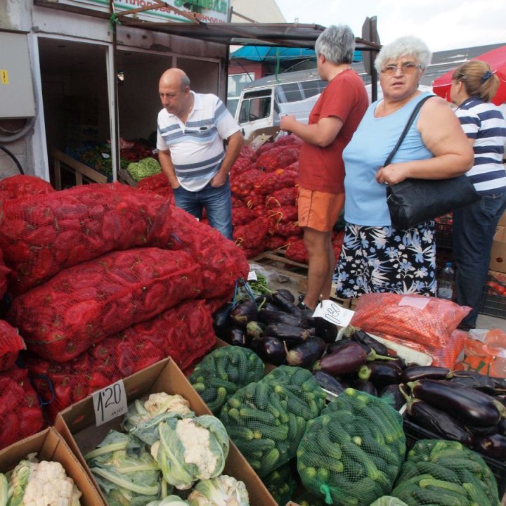 В България обаче почти не се предлагат и свежи (набрани вчера или днес) плодове и зеленчуци