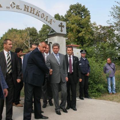 Георги Първанов и Бойко Борисов посетиха село Катуница