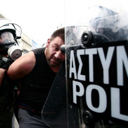 Гръцката полиция използва сълзотворен газ срещу демонстрантите