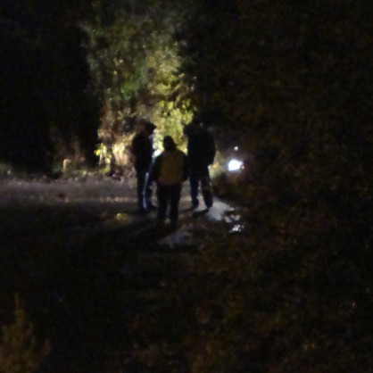 Полицаи охраняват мястото, където бе взривена колата на Сашо Диков