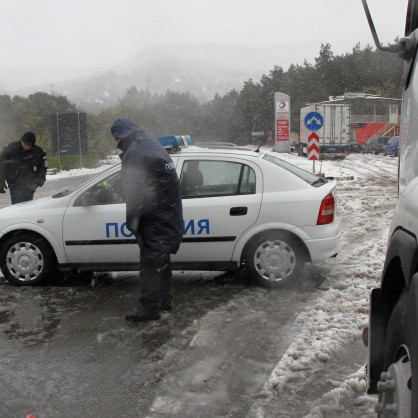 Пътя след Аксаково посока Добрич е затворен от полиция
