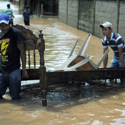 Бедствено положение в Хондурас след тежки наводнения