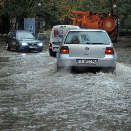 Пороен дъжд наводни Варна