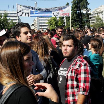 Протестиращи гърци на главния площад Синтагма в Атина