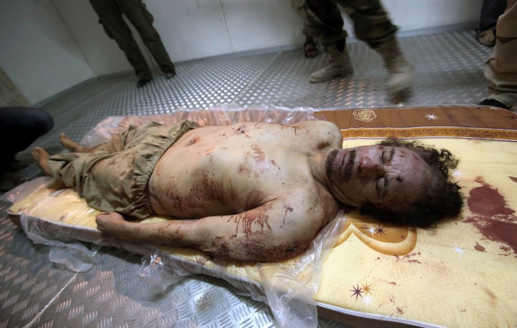 Либийският лидер Муамар Кадафи бе убит в родния си град Сирт - Днес.dir.bg  - галерия