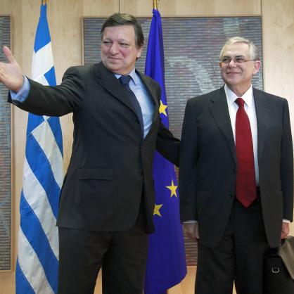 Новият гръцки премиер Лукас Пападимос разговаря с  председателя на ЕК - Жозе Мануел Барозу