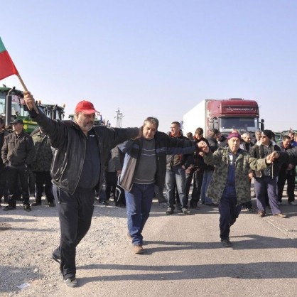 Протестиращите земеделци блокираха граничния пункт с хоро