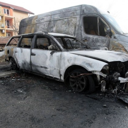 Три автомобила са опожарени през нощта в София