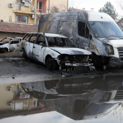 Три автомобила бяха опожарени в София