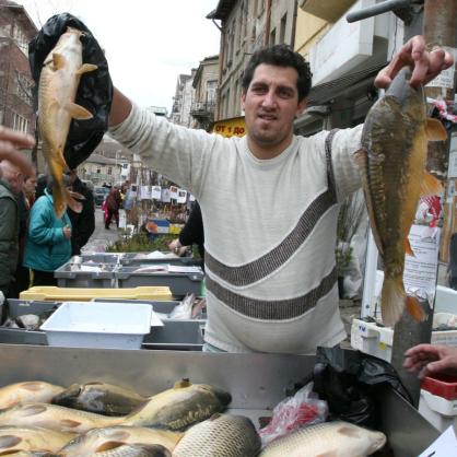 Изобилие от риба преди Никулден на Женския пазар