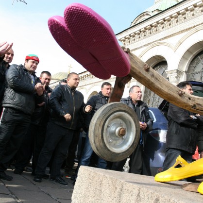 Протестът на зърнопроизводителите пред храм-паметника 