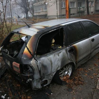 Три автомобила изгоряха тази нощ в столицата