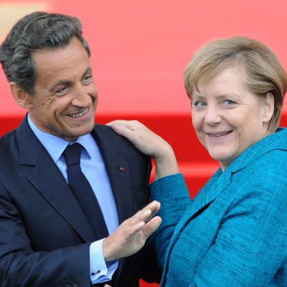 Саркози и Меркел след поредната среща заради кризата на еврото. Двамата искат нов договор за ЕС