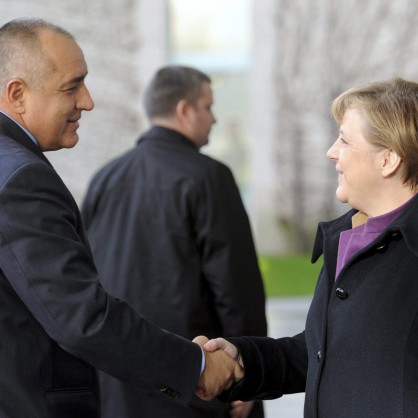 Канцлер Ангела Меркел посреща българския министър-председател Бойко борисов с военни почести във Федералното канцлерство в Берлин