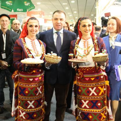 Мирослав Найденов откри българския щанд на Международното изложение 