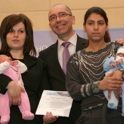 Тържествено орисване на последното бебе на 2011 г. – Янко, и на първото бебе на 2012 г. – Василена