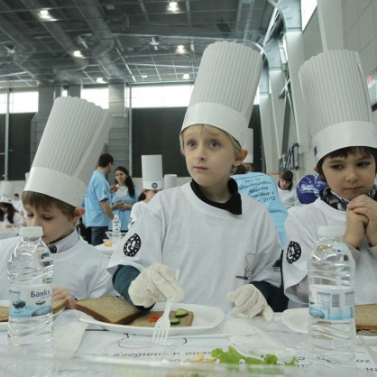 500 деца приготвиха сандвичи от здравословни продукти