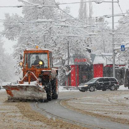 Снегорин чисти в района на метростанция Вардар