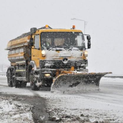 Снегопочистваща техника по Ботевградско шосе