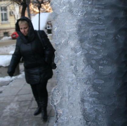 Лед и рекордни минусови температури имаше в цялата страната