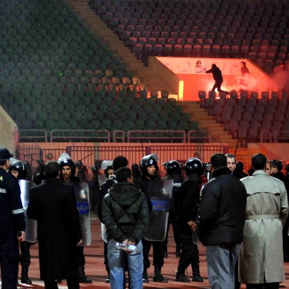 При сблъсъци между футболни фенове в Египет загинаха 73 души
