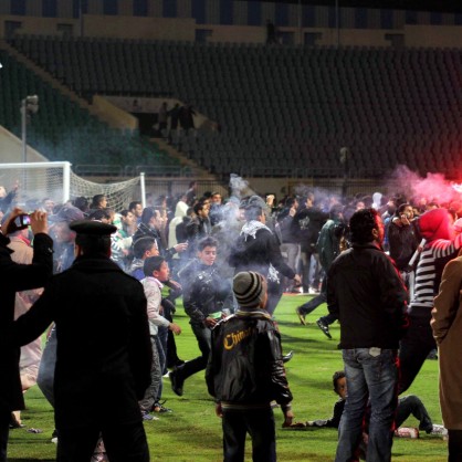 При сблъсъци между футболни фенове в Египет загинаха 73 души