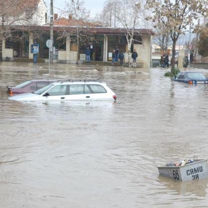 Наводнение в Харманли - Автомобили потънали в придошлата вода