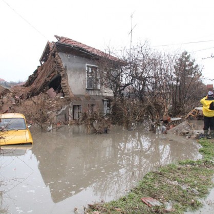 Скъсана язовирна, стена наводнение, евакуация в с. Бисер