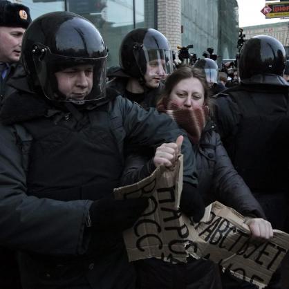 Полицията в Санкт Петербург задържа около 70 участници