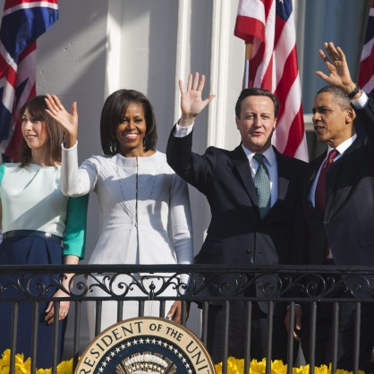 Сеемйство Обама прие семейство Камерън в Белия дом с големи почести
