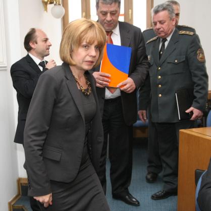 Столичният кмет Йорданка Фандъкова, шефът на СДВР Валери Йорданов и шефът на Пожарната Директорът на Огнян Младенов на заседанието на СОС