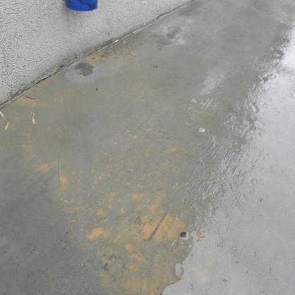 Жълтеникаво-кафяв дъжд вали в Благоевградско