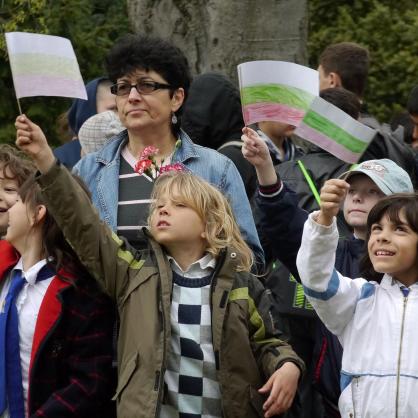 Деца и възрастни почетоха паметта на загиналите в Априлското въстание пред паметника на Бенковски