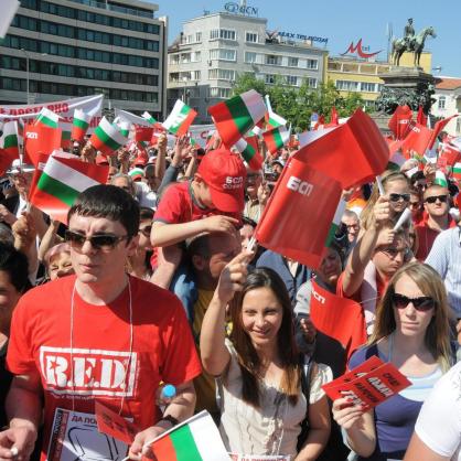 Стотици социалисти се събраха на площад „Народно събрание” на първомайския митинг