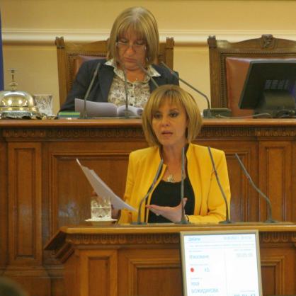 Късно заседание на парламента - Мая Манолова