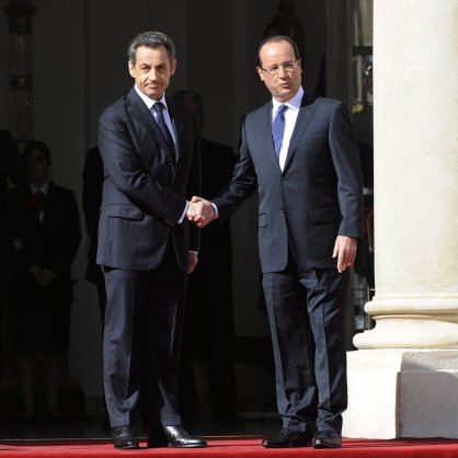 Франсоа Оланд пристигна в Елисейския дворец да поеме президентския пост от Никола Саркози