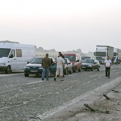Преобърнат ТИР затвори магистрала „Тракия“ близо до Пловдив