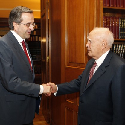 Гръцкият президент Каролос Папуляс връчи проучвателен мандат за съставяне на правителство на лидера на Нова демокрация Андонис Самарас
