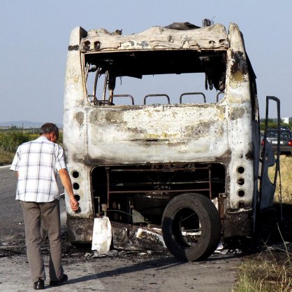 Пътнически автобус се запали в движение