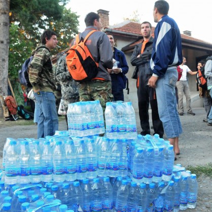 Организирани са доставки на минерална вода за участниците в гасенето на пожара на Витоша