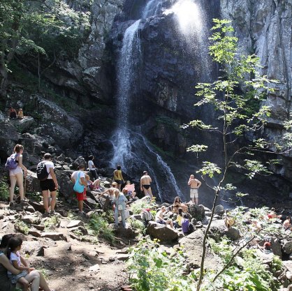 Столичани изпълниха района на Боянския водопад на Витоша