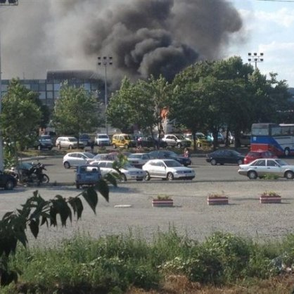 Няколко души са загинали при взривяването на автобуса с израелски туристи на летище Бургас