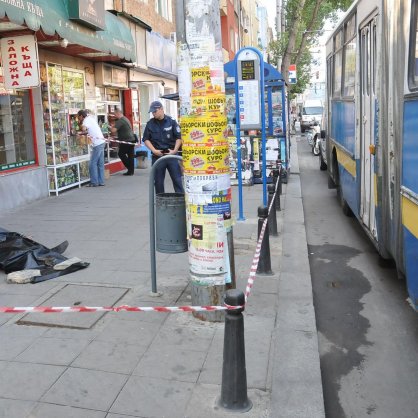 Мъж почина в тролей в София