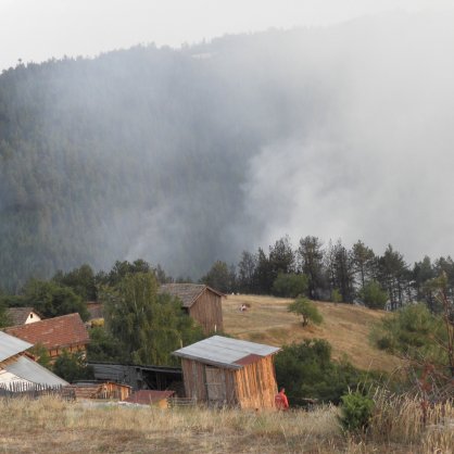 Огромният пожар в района на село Бабяк, община Белица