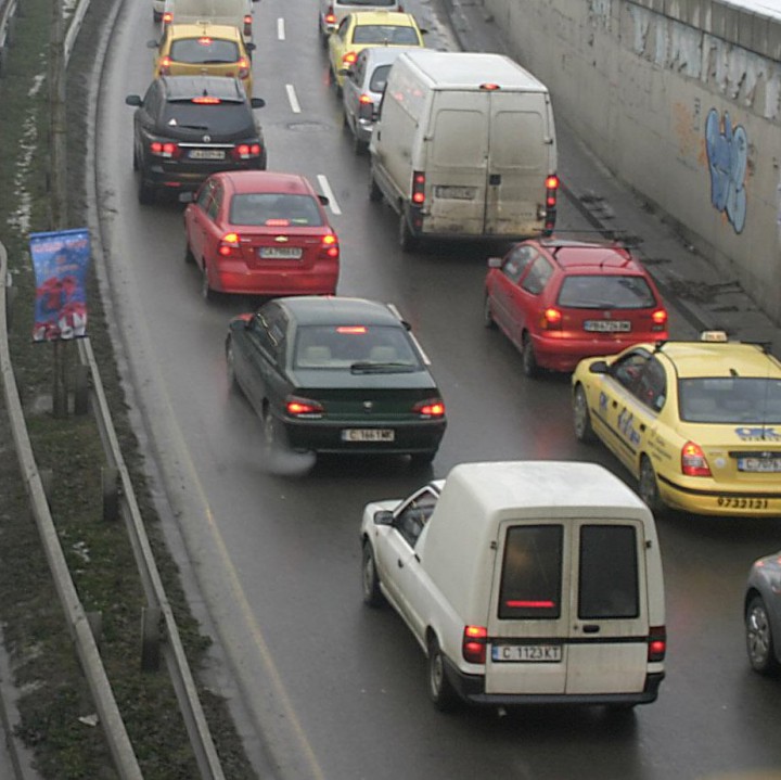 Като крайна мярка се предвижда забрана на коли в центъра на София