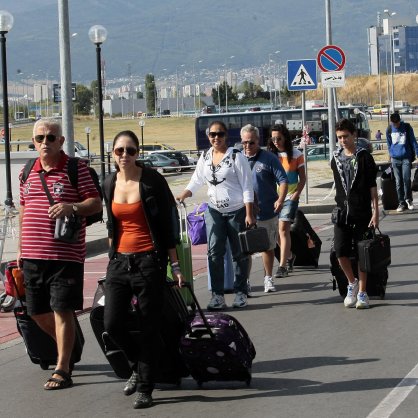 Туристи на летище София