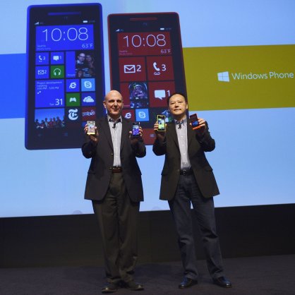 Стив Балмър (CEO Microsoft) и Питър Чоу (CEO HTC) представят новите смартфони Windows Phone 8X и 8S