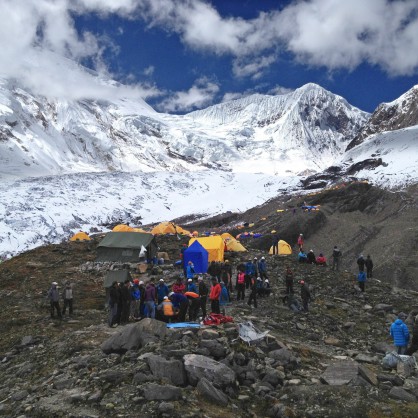 Френски алпинисти загинаха при лавина в Непал