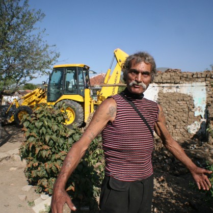 Събарят 30 незаконни ромски къщи в Мъглиж
