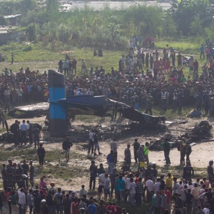 Самолет се разби в Непал